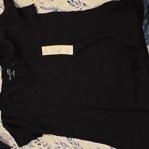 ❤️10/$40 New universal thread black v neck tshirt